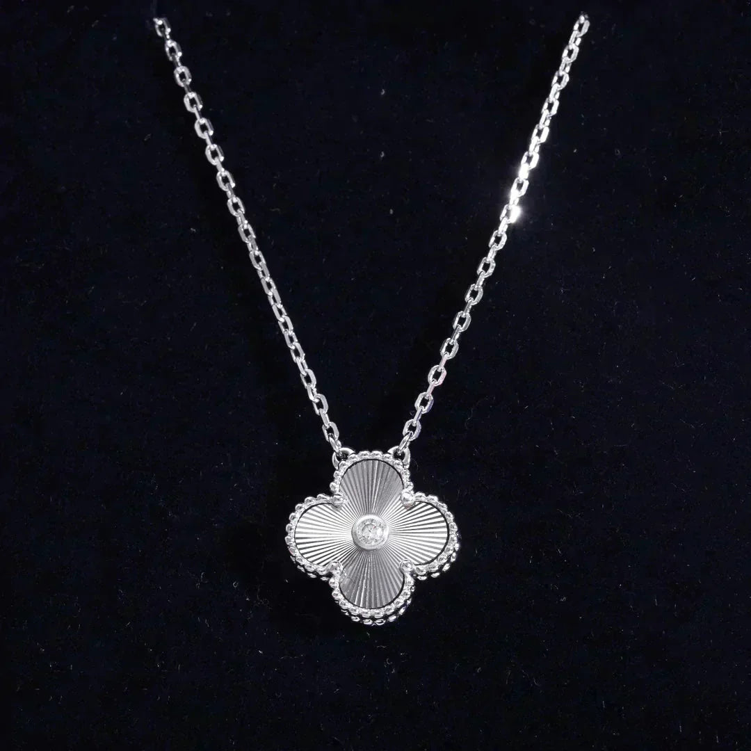 [Grace Jewelry]CLOVER  15MM DIAMOND LASER NECKLACE SILVER