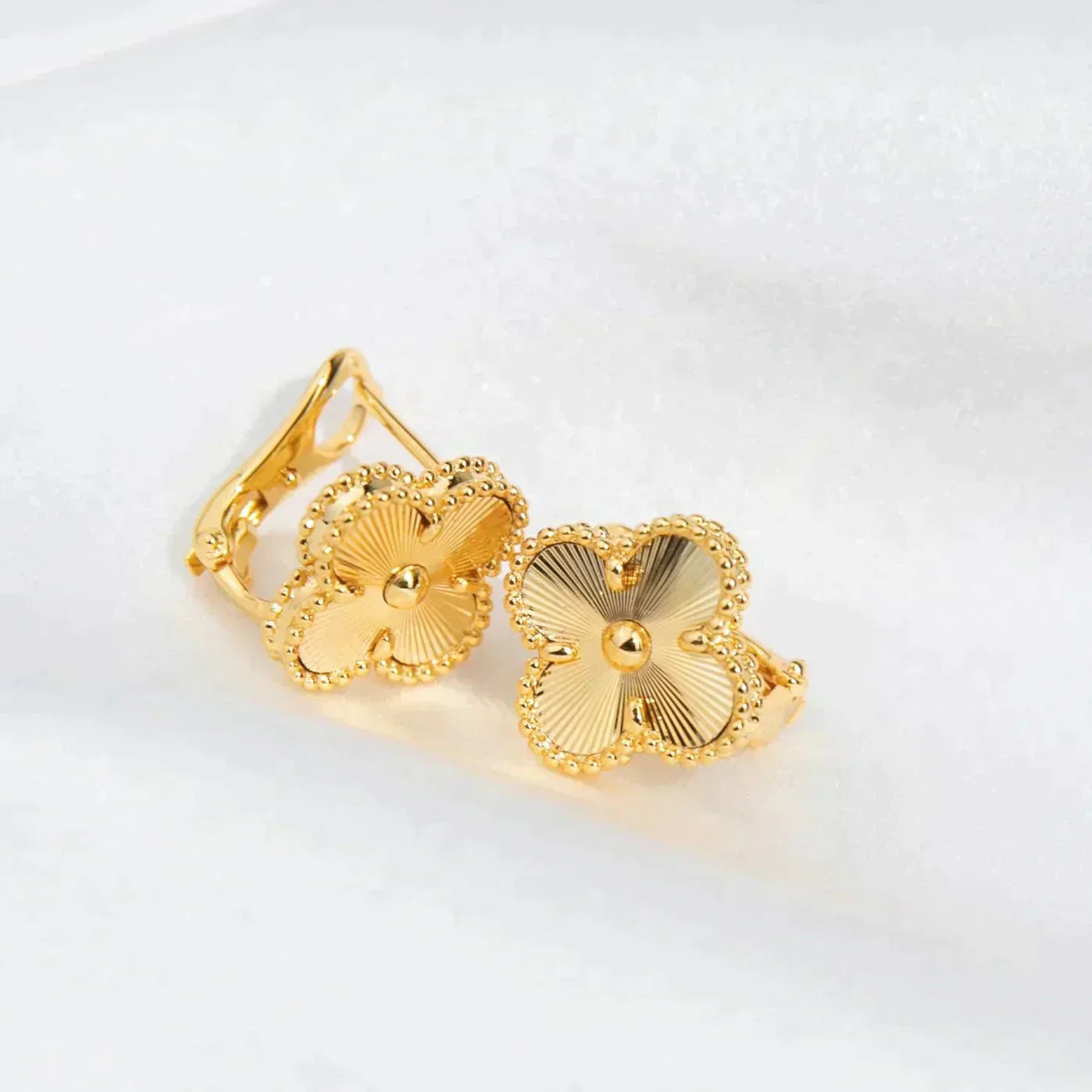 [Grace Jewelry]CLOVER MEDIUM 1 MOTIFS LASER EARRINGS