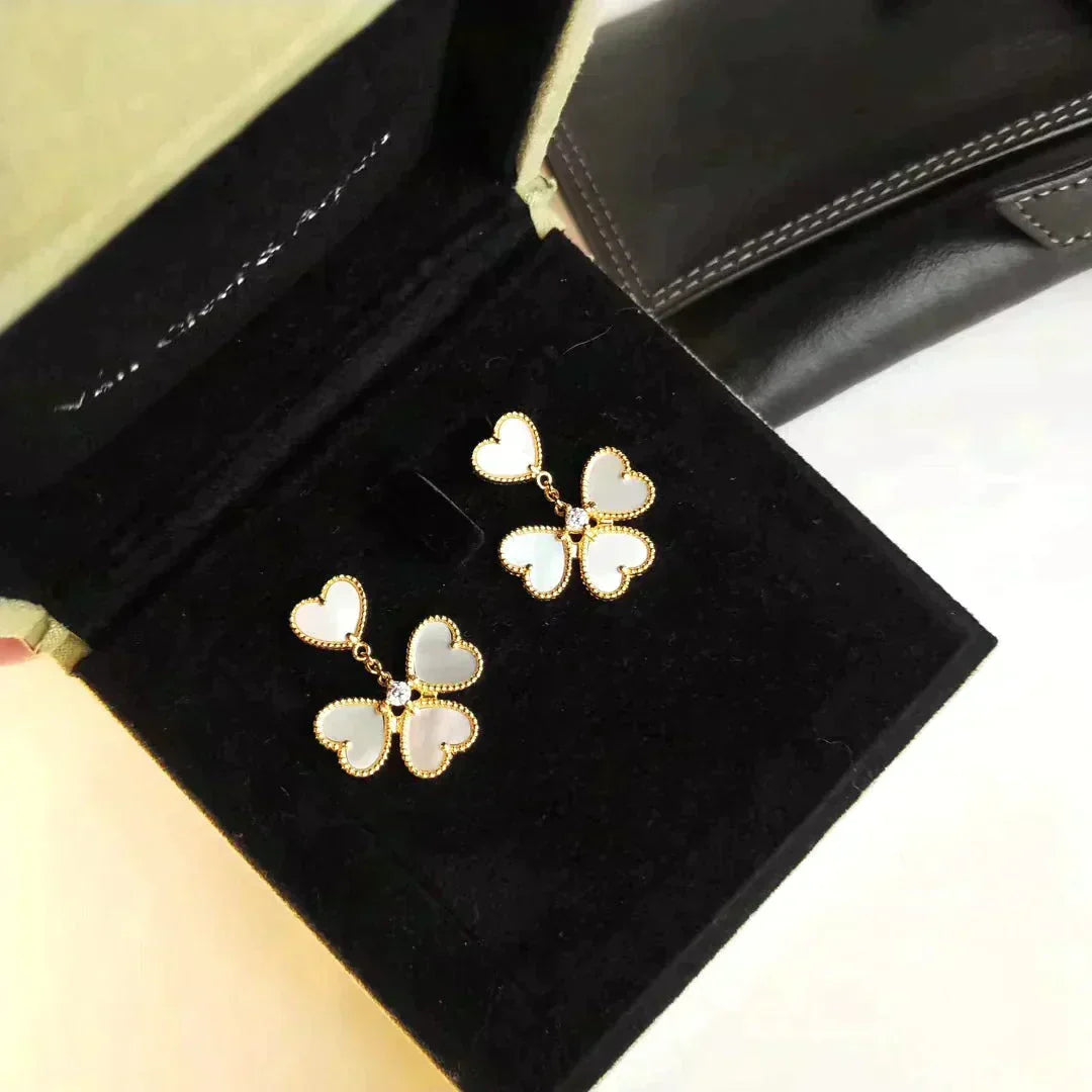 [Grace Jewelry]CLOVER SWEET WHITE MOP EARRINGS