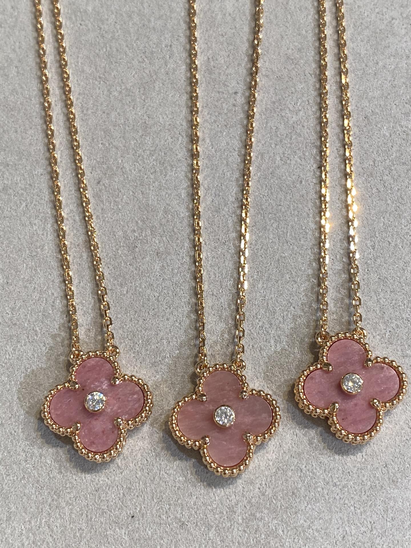 [Grace Jewelry]CLOVER 15MM DIAMOND RHODONITE NECKLACE