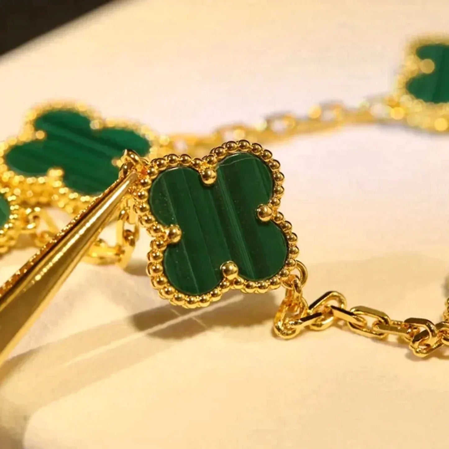 [Grace Jewelry]CLOVER 5 MOTIFS MALACHITE BRACELET