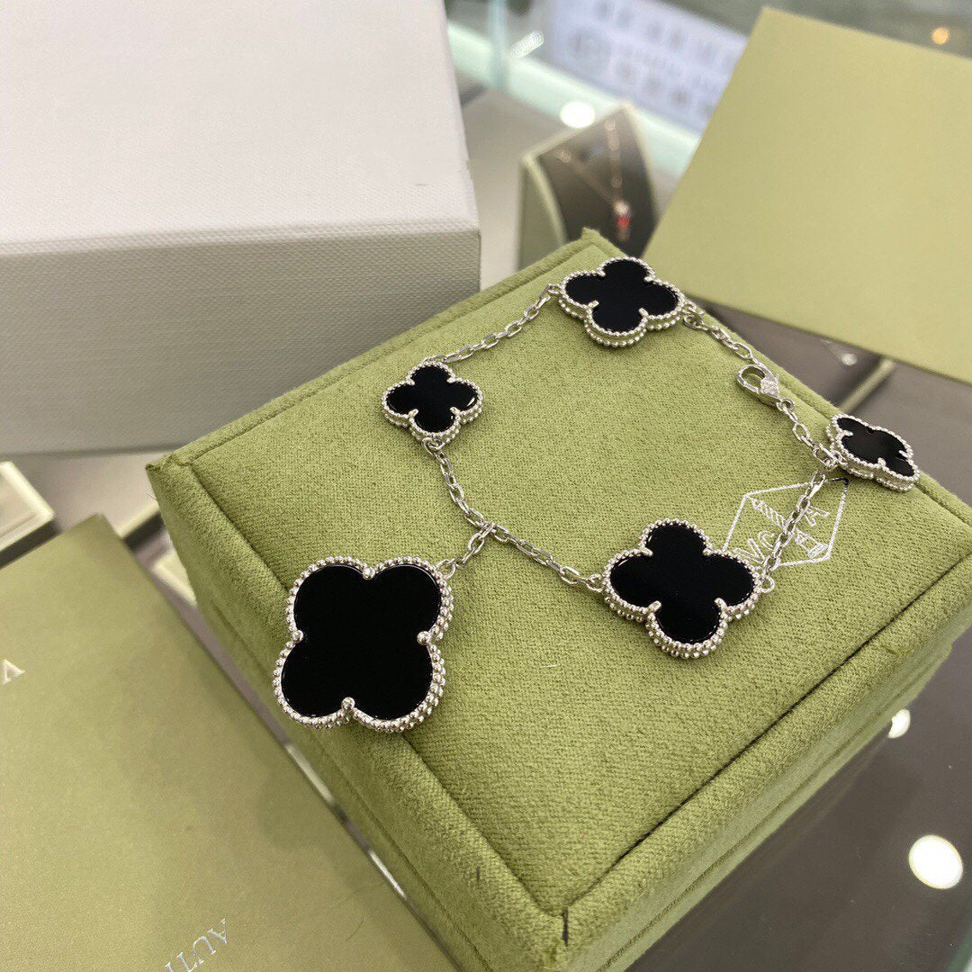 [Grace Jewelry]CLOVER 5 MOTIFS SIVLER ONYX BRACELET