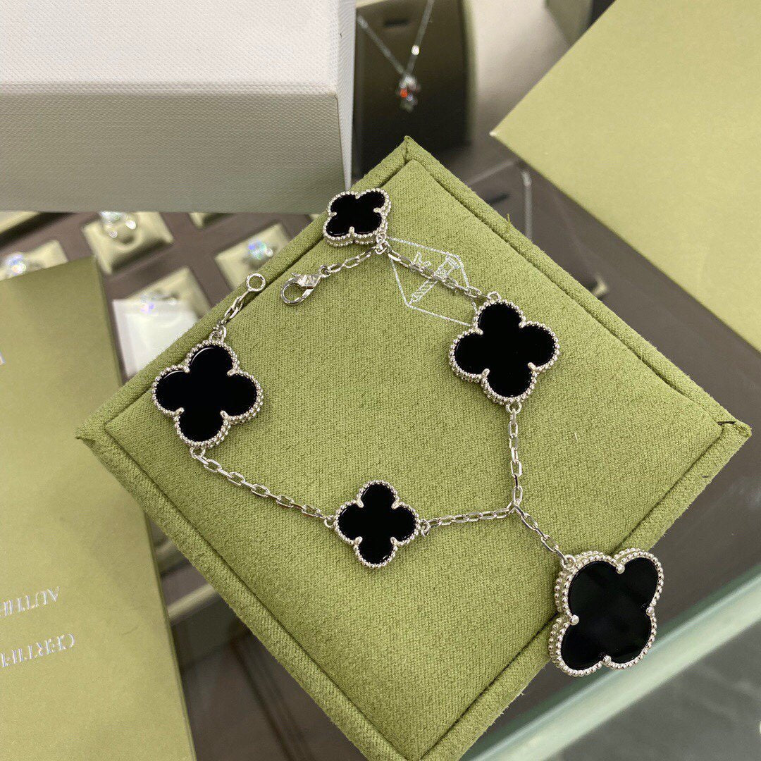 [Grace Jewelry]CLOVER 5 MOTIFS SIVLER ONYX BRACELET