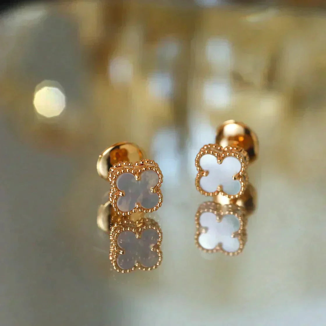 [Grace Jewelry]CLOVER MINI 9.5MM WHITE MOP EARRINGS