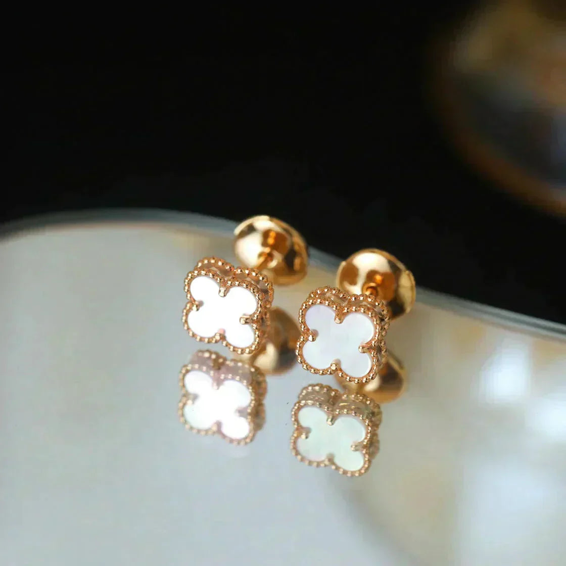 [Grace Jewelry]CLOVER MINI 9.5MM WHITE MOP EARRINGS