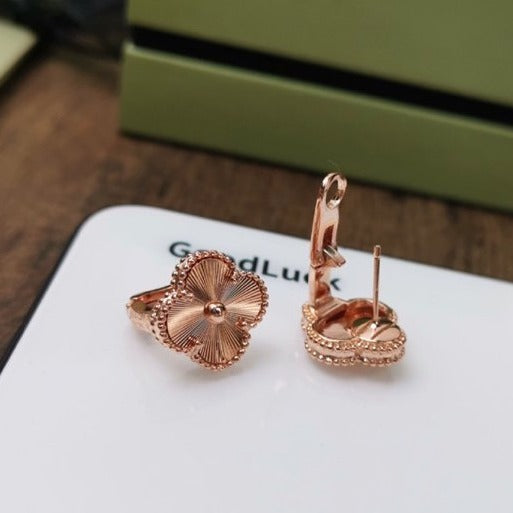 [Grace Jewelry]CLOVER MEDIUM STUD EARRINGS