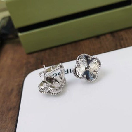 [Grace Jewelry]CLOVER MEDIUM STUD EARRINGS