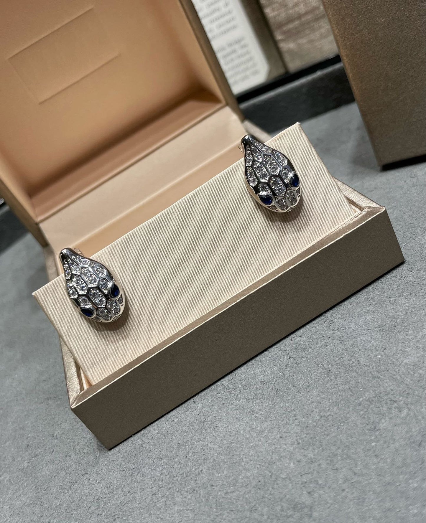 [Grace Jewelry]SERPENT DIAMOND STUD EARRINGS