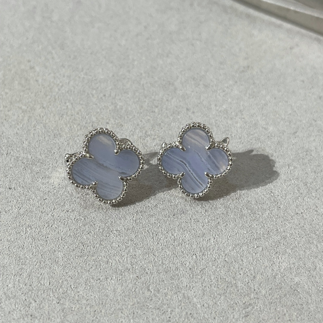 [Grace Jewelry]CLOVER CHALCEDONY SILVER STUD EARRINGS