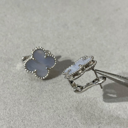 [Grace Jewelry]CLOVER CHALCEDONY SILVER STUD EARRINGS