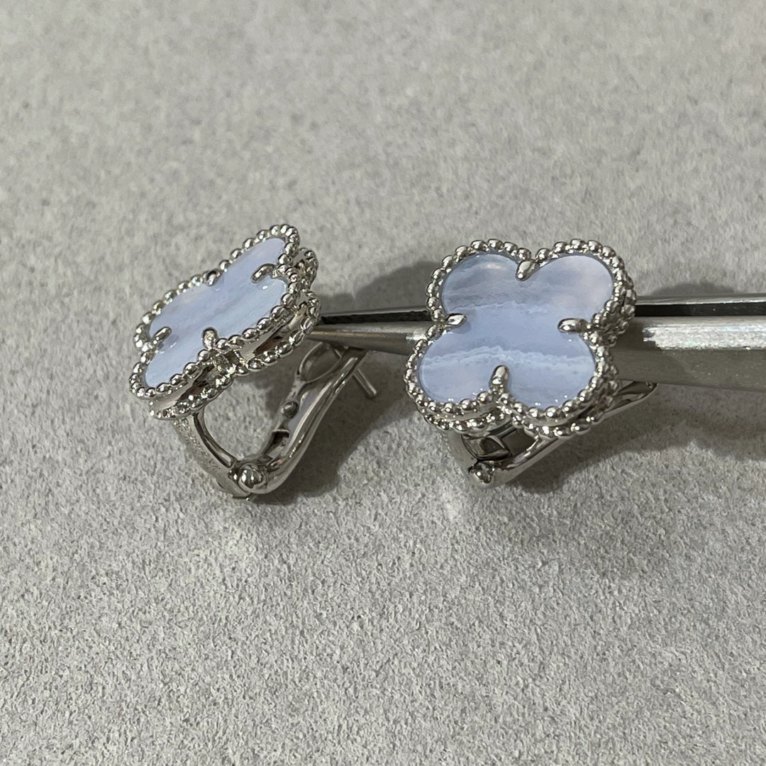 [Grace Jewelry]CLOVER CHALCEDONY SILVER STUD EARRINGS