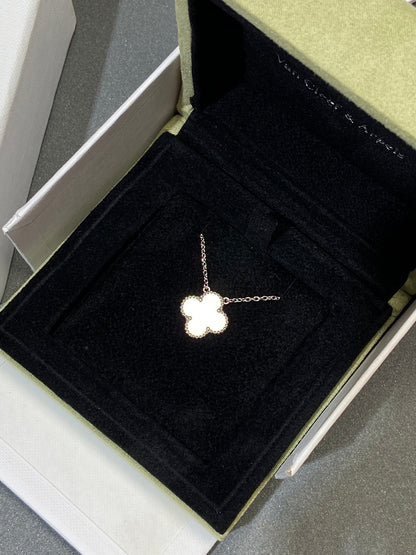 [Grace Jewelry]CLOVER MEDIUM SILVER WHITE MOP NECKLACE