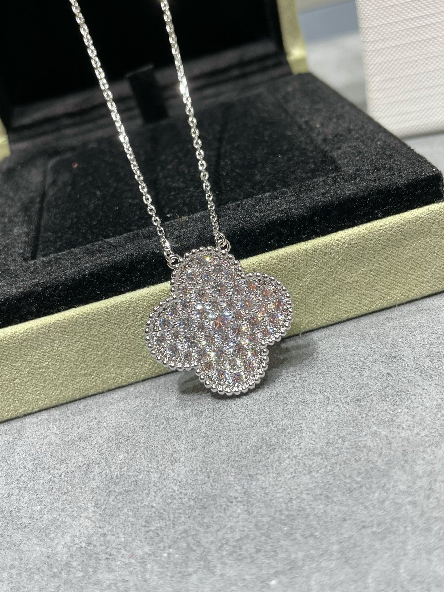 [Grace Jewelry]CLOVER 25MM LARGE PENDANT DIAMOND PAVED SILVER NECKLACE