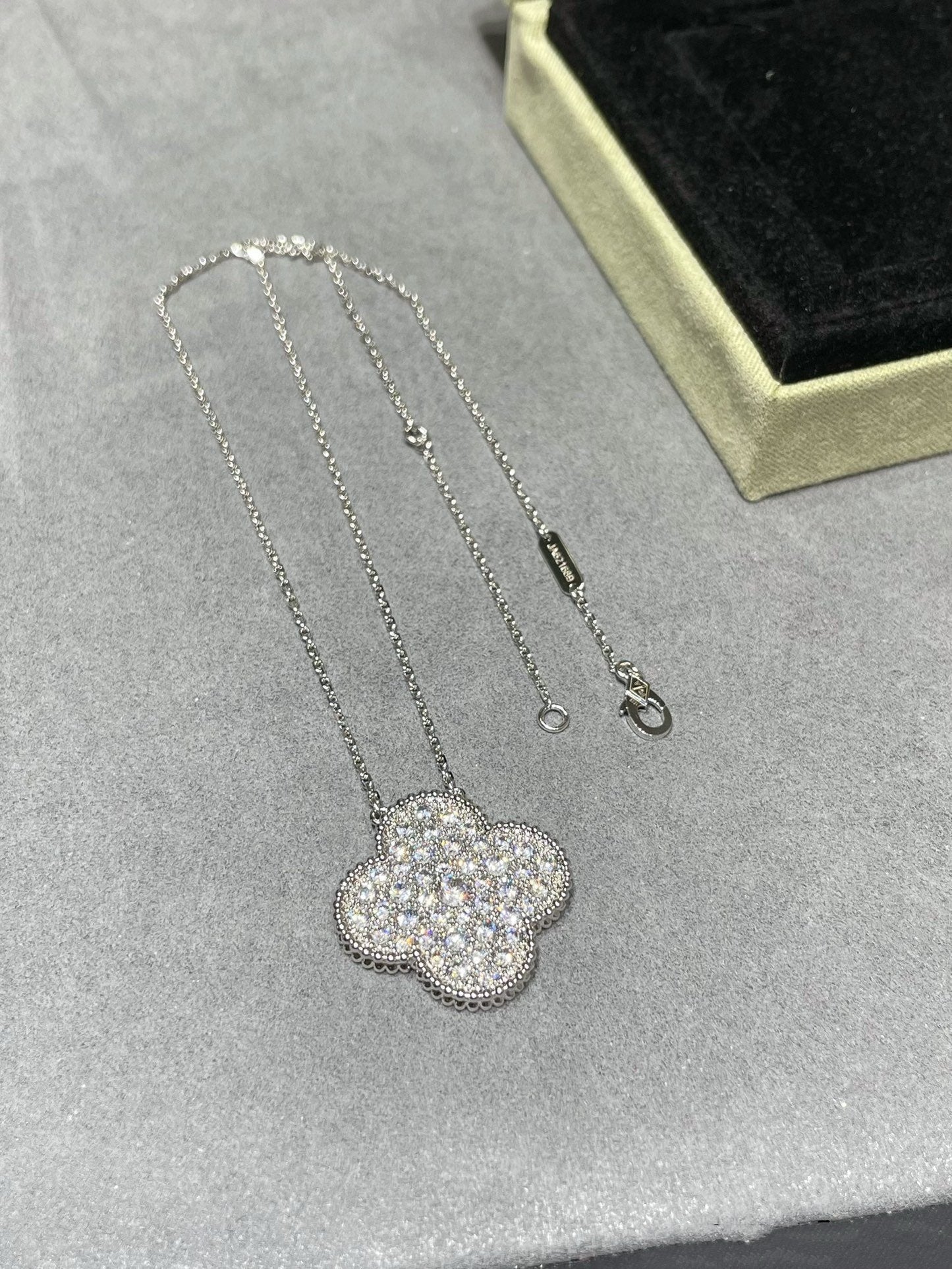 [Grace Jewelry]CLOVER 25MM LARGE PENDANT DIAMOND PAVED SILVER NECKLACE