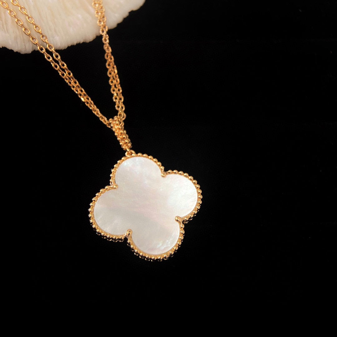 [Grace Jewelry]CLOVER 25MM MOP LARGE PENDANT NECKLACE