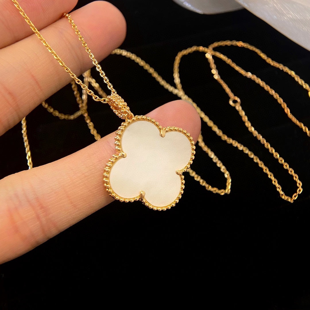 [Grace Jewelry]CLOVER 25MM MOP LARGE PENDANT NECKLACE