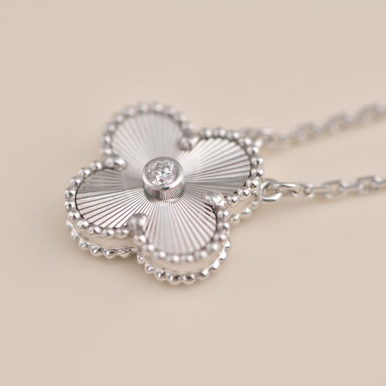 [Grace Jewelry]CLOVER  15MM DIAMOND LASER NECKLACE SILVER