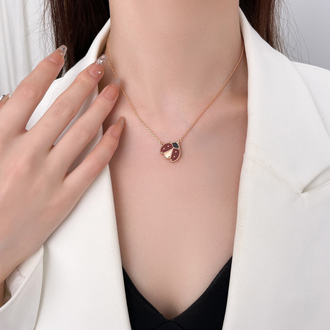 [Grace Jewelry]LUCKY  CARNELIANS LADYBUG NECKLACE