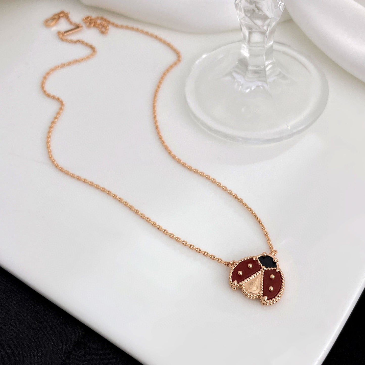 [Grace Jewelry]LUCKY  CARNELIANS LADYBUG NECKLACE