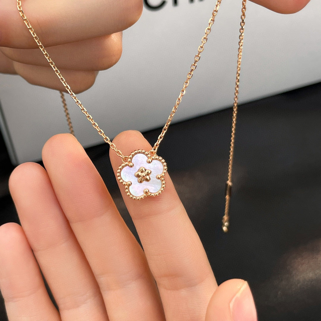 [Grace Jewelry]LUCKY  WHITE MOP  PLUM BLOSSOM NECKLACE