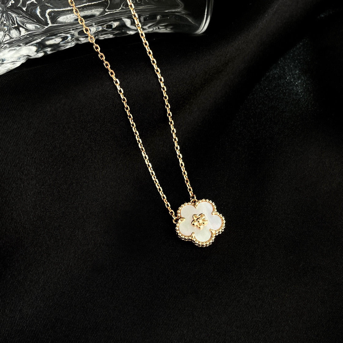 [Grace Jewelry]LUCKY  WHITE MOP  PLUM BLOSSOM NECKLACE