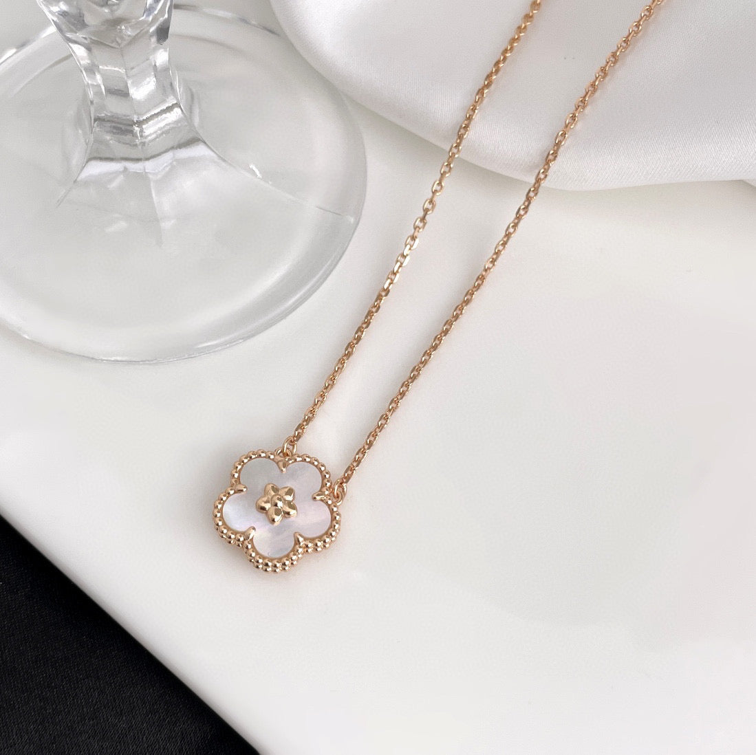 [Grace Jewelry]LUCKY  WHITE MOP  PLUM BLOSSOM NECKLACE