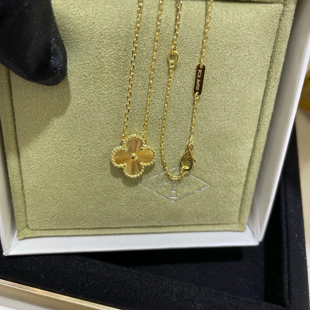 [Grace Jewelry]CLOVER 15MM LASER NECKLACE