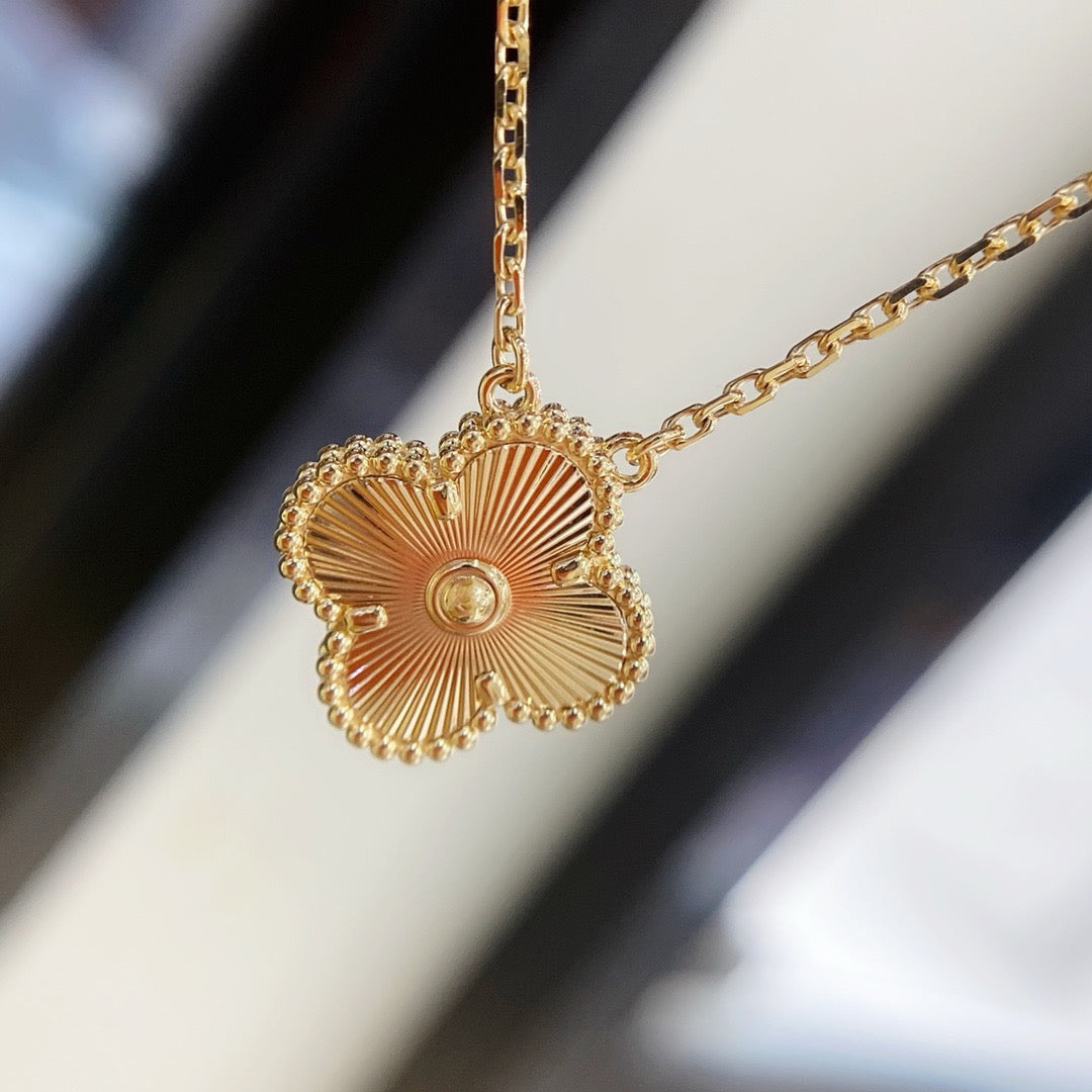 [Grace Jewelry]CLOVER 15MM LASER NECKLACE