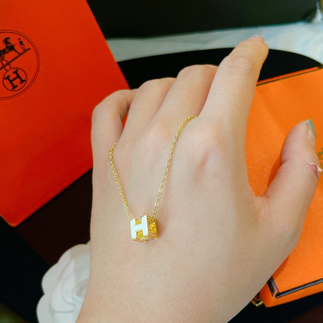 [Grace Jewelry]H WHITE SQUARE GOLD NECKLACE