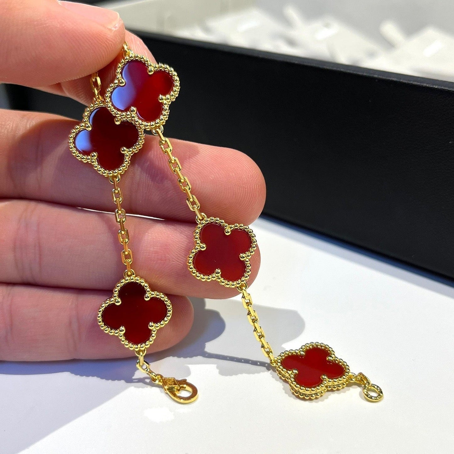 [Grace Jewelry]CLOVER 5 MOTIFS RED AGATE  BRACELET