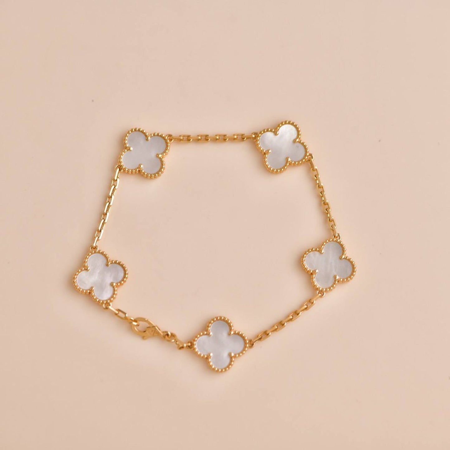 [Grace Jewelry]CLOVER  5 MOTIF WHITE MOP BRACELET