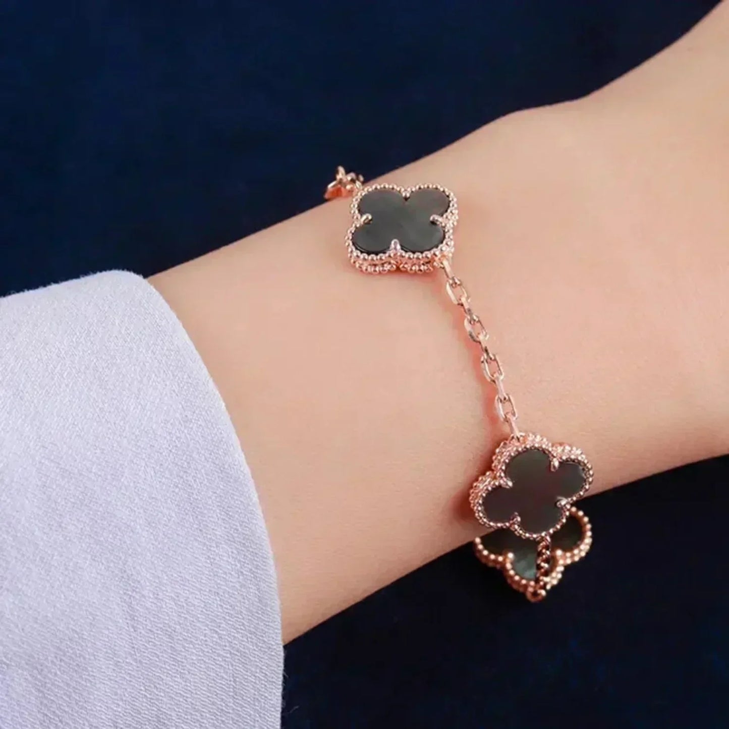 [Grace Jewelry]CLOVER 5 MOTIF GRAY MOP  BRACELET