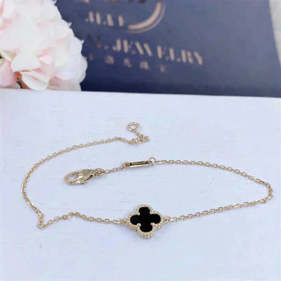 [Grace Jewelry]CLOVER ONYX SINGLE FLOWER BRACELET