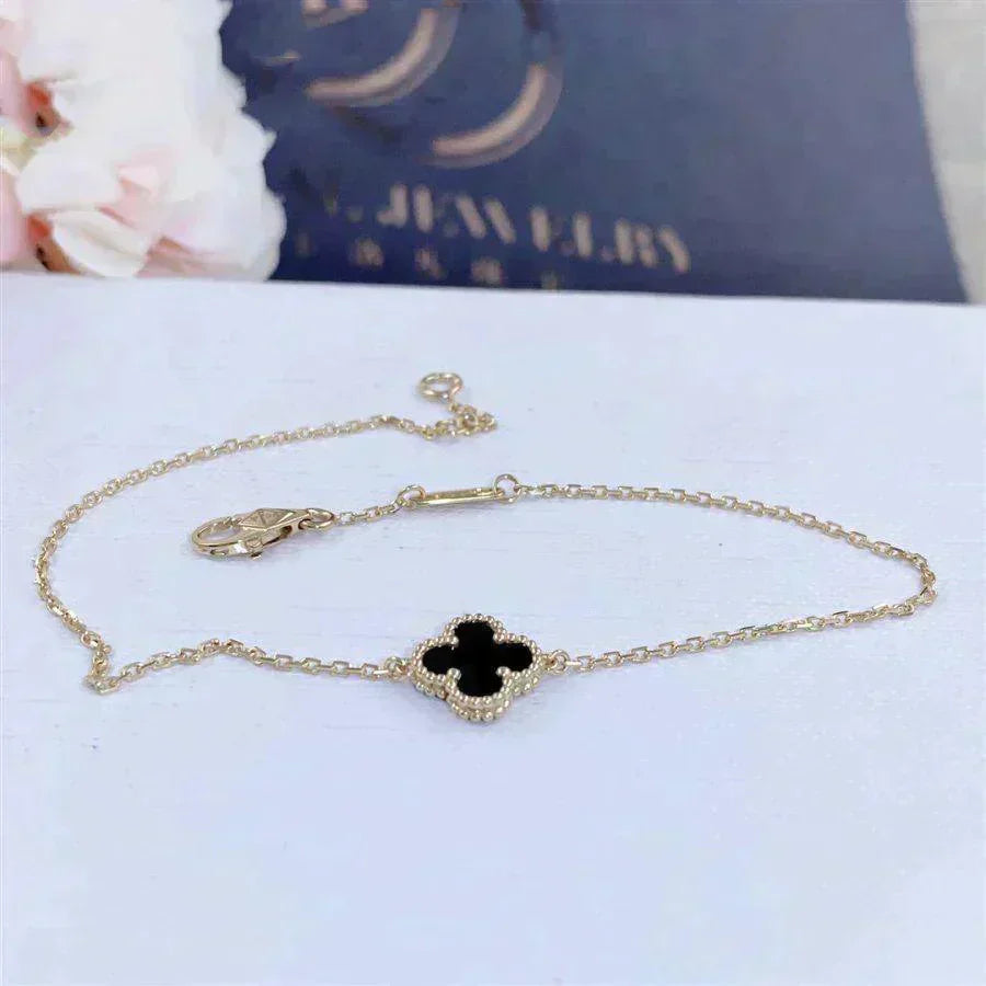 [Grace Jewelry]CLOVER ONYX SINGLE FLOWER BRACELET